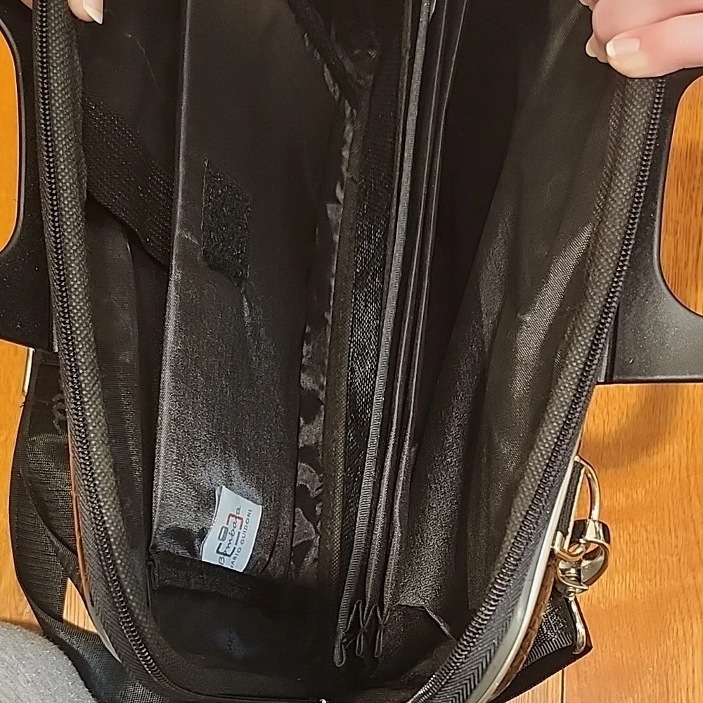 Bombata Elegant Black Crocodile Pattern Laptop Bag